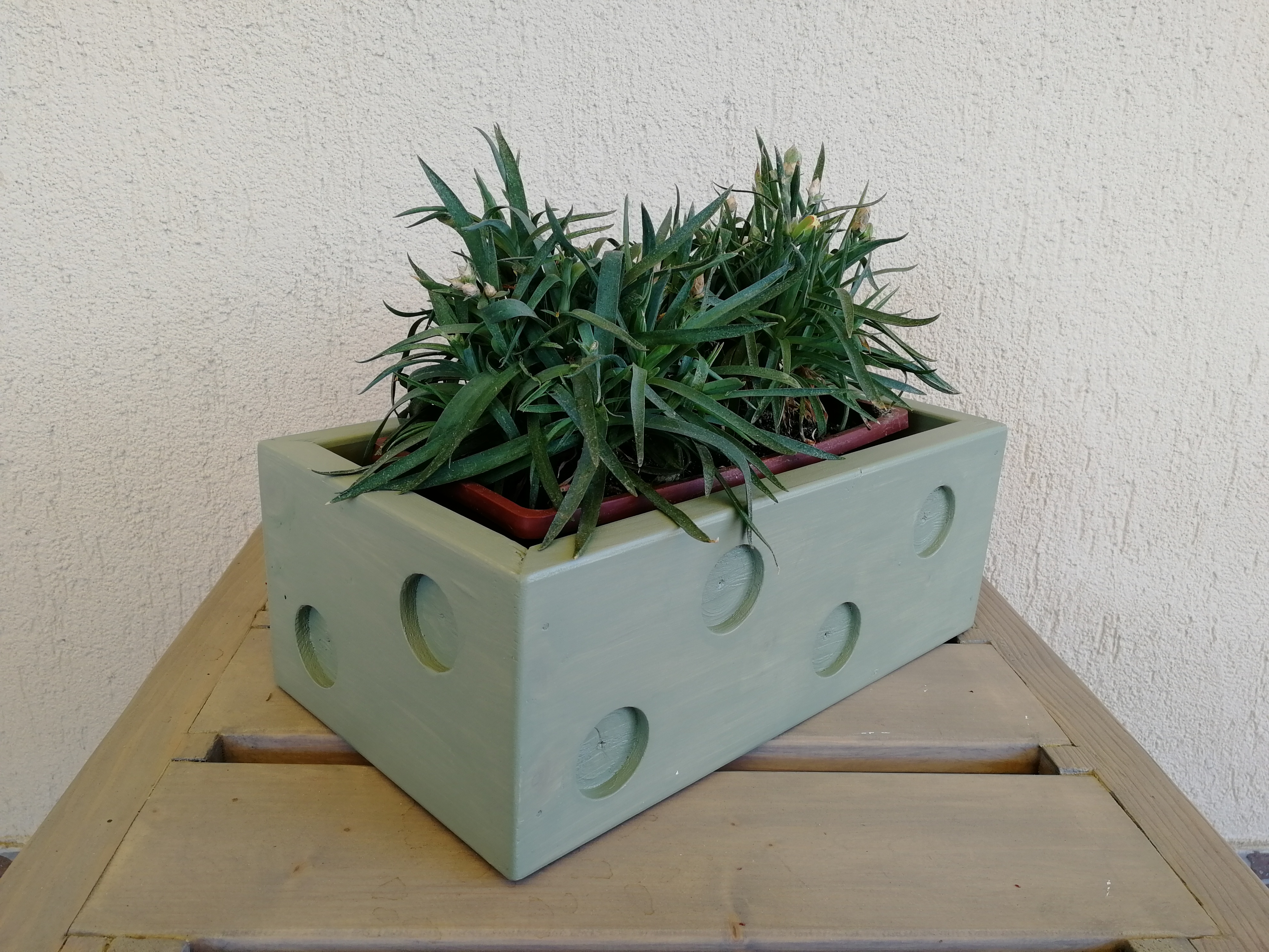 Zöld pöttyös virágtartó