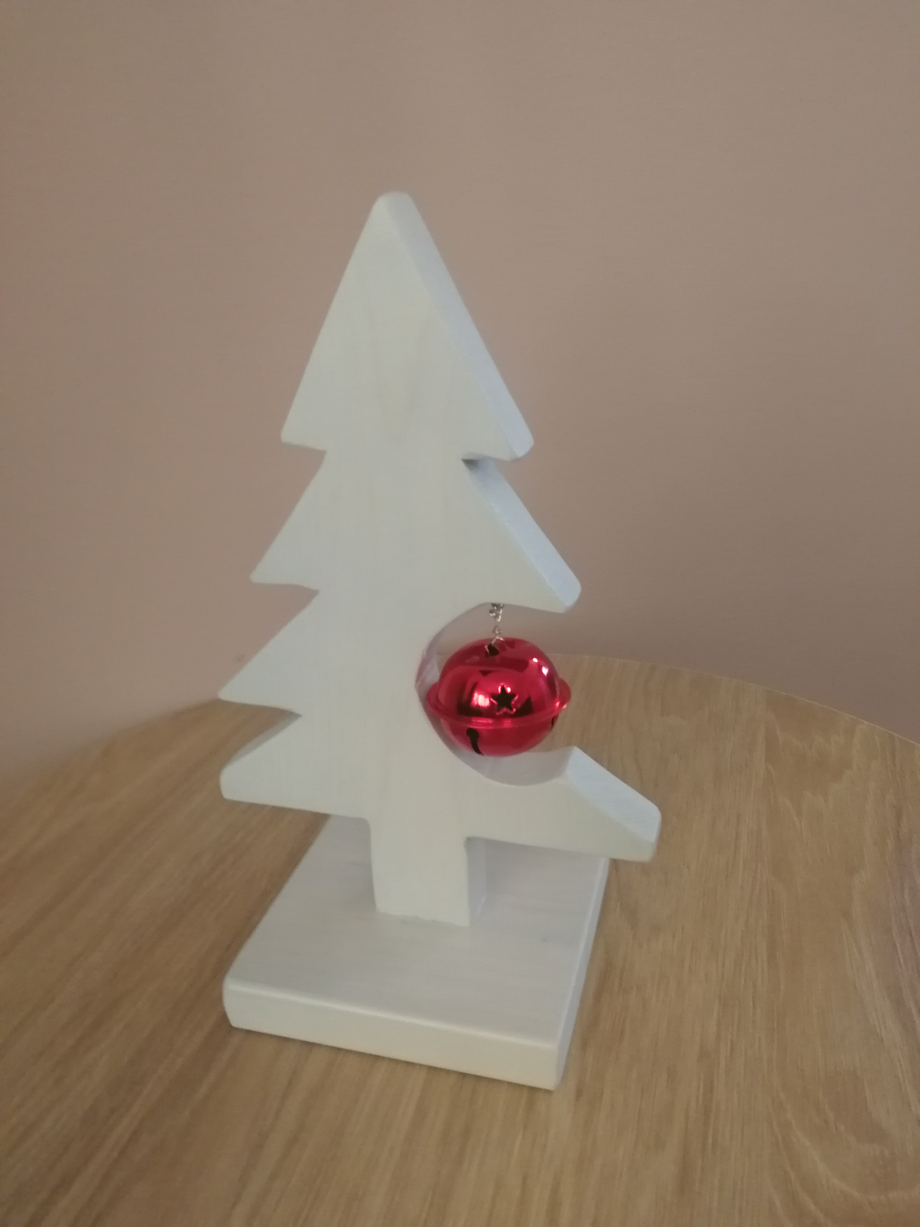 Asztadísz piros gömbbel