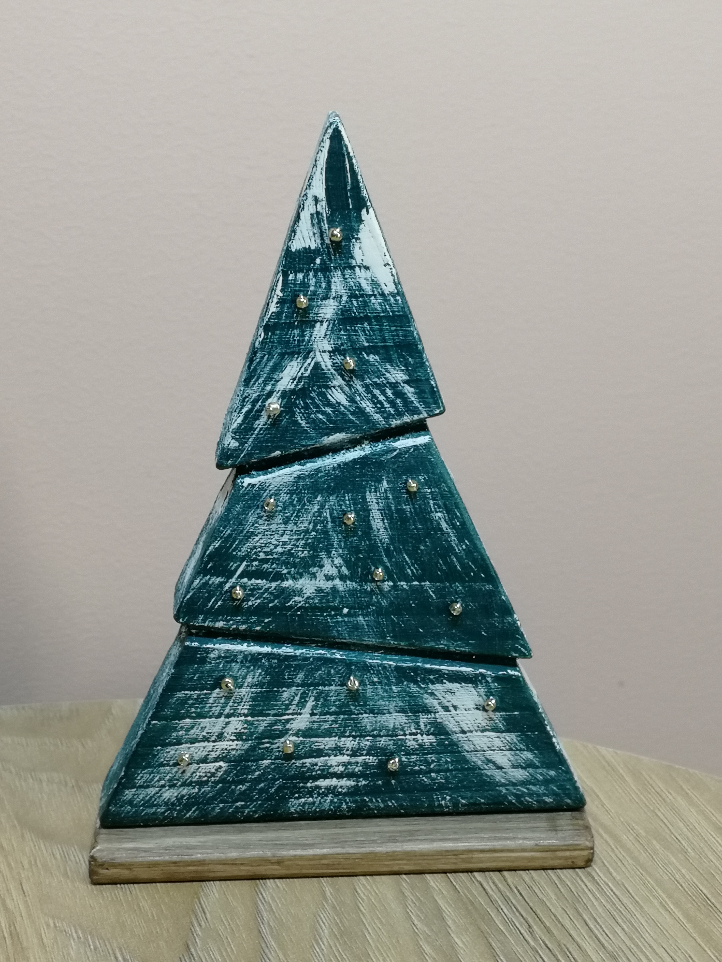 Fenyős azstali dísz