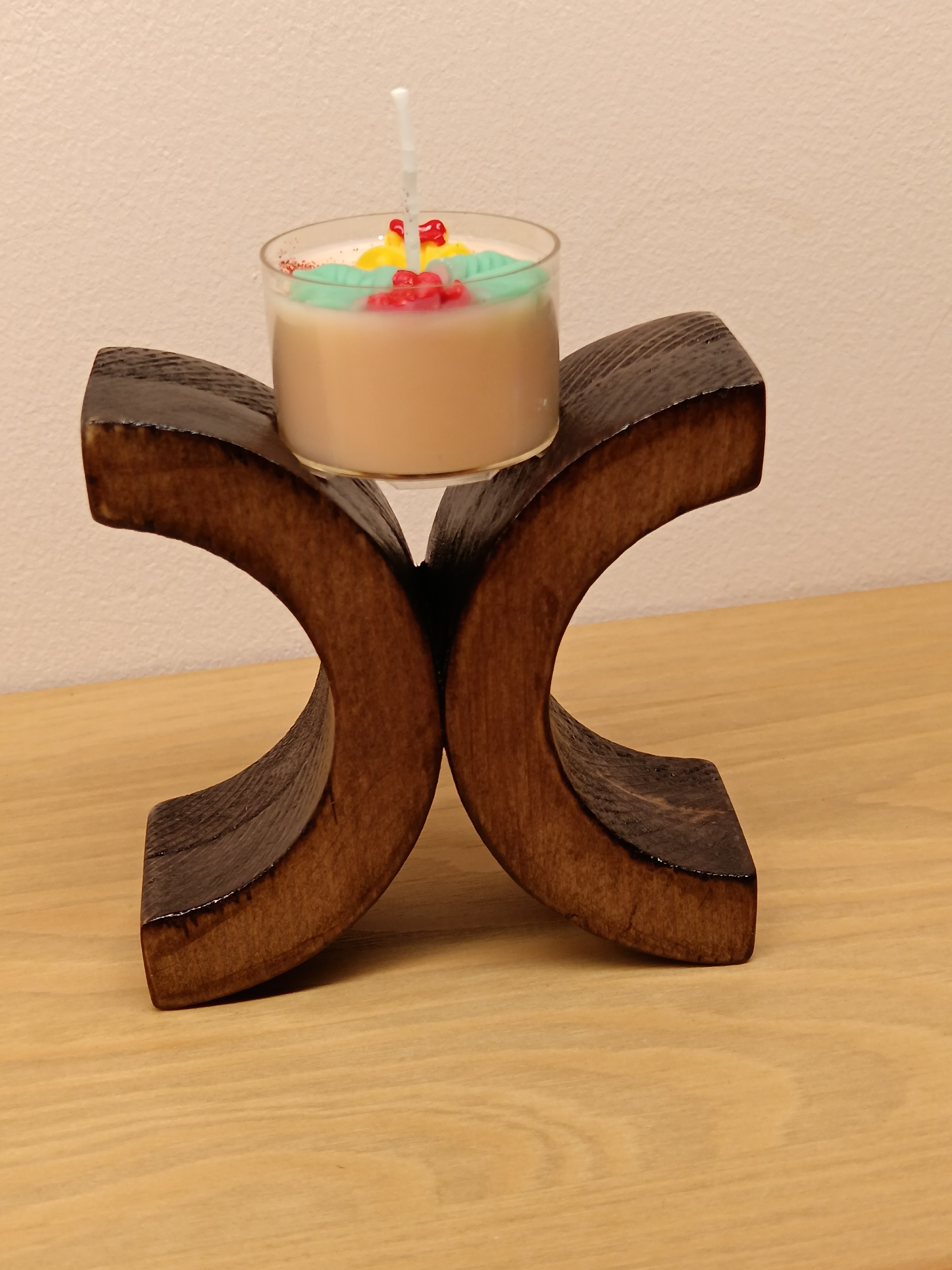 Mécsestartó egyedi öntött mécsessel