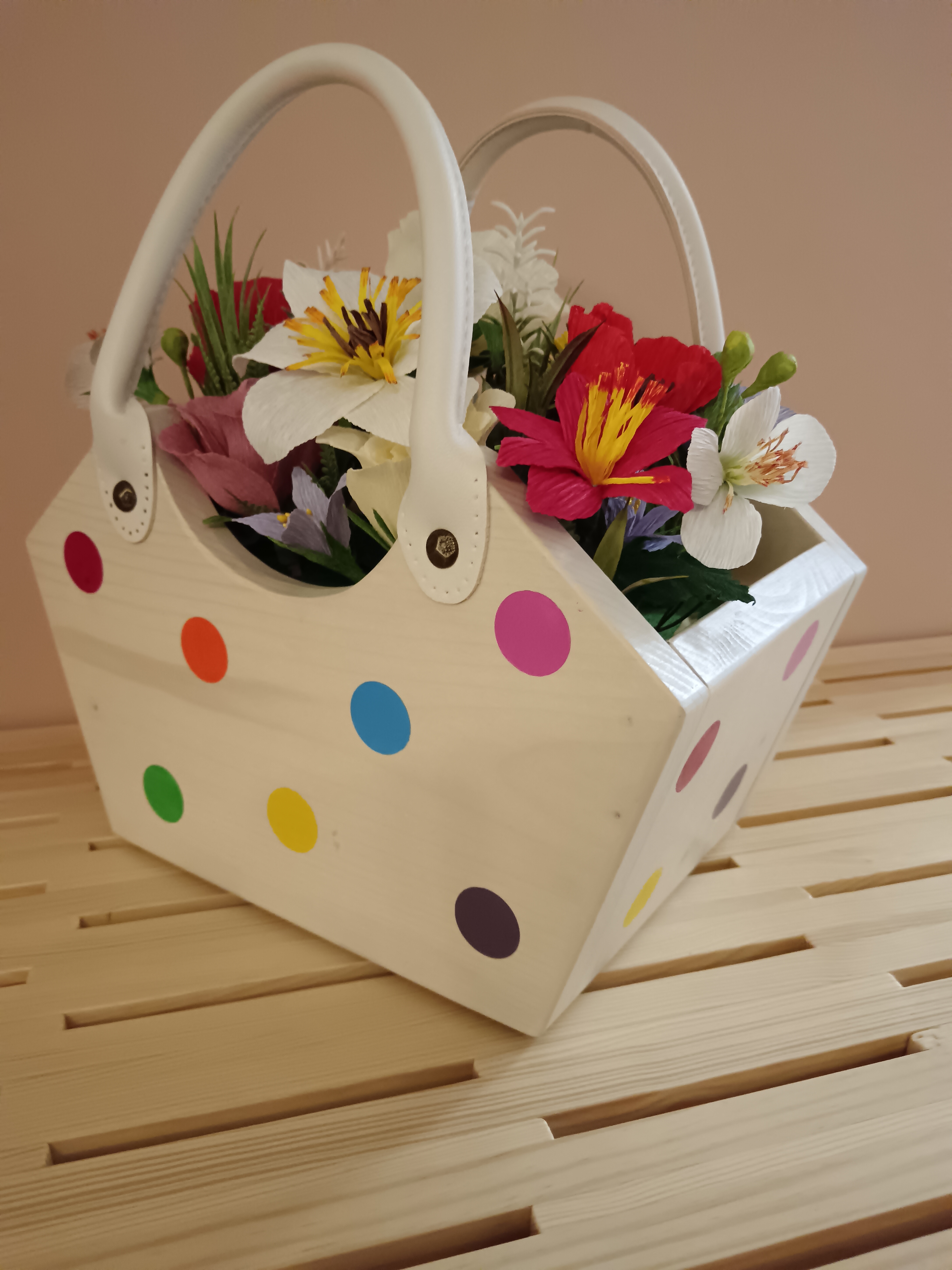 Pöttyös virágtartó