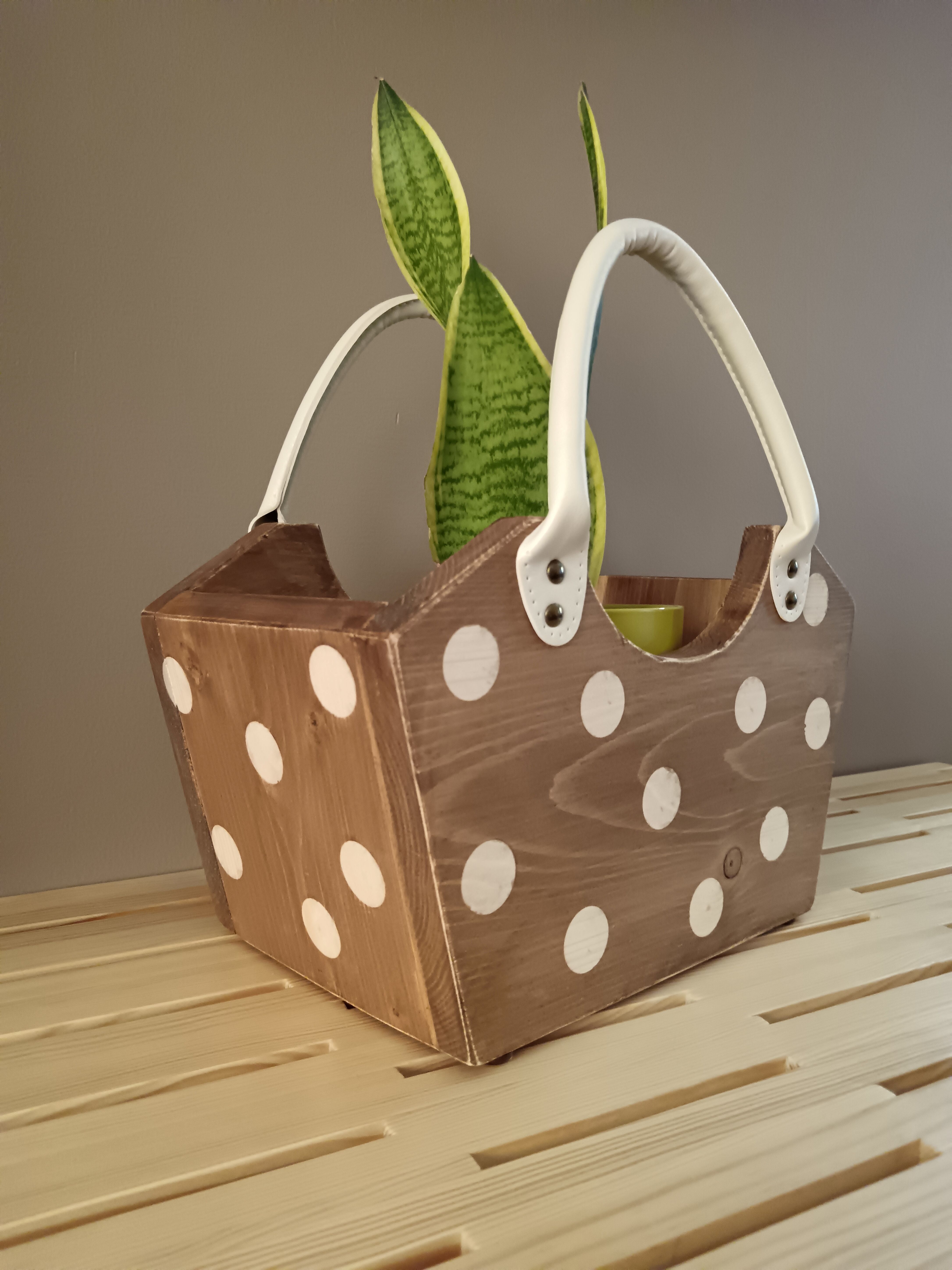 Pöttyös virágtartó