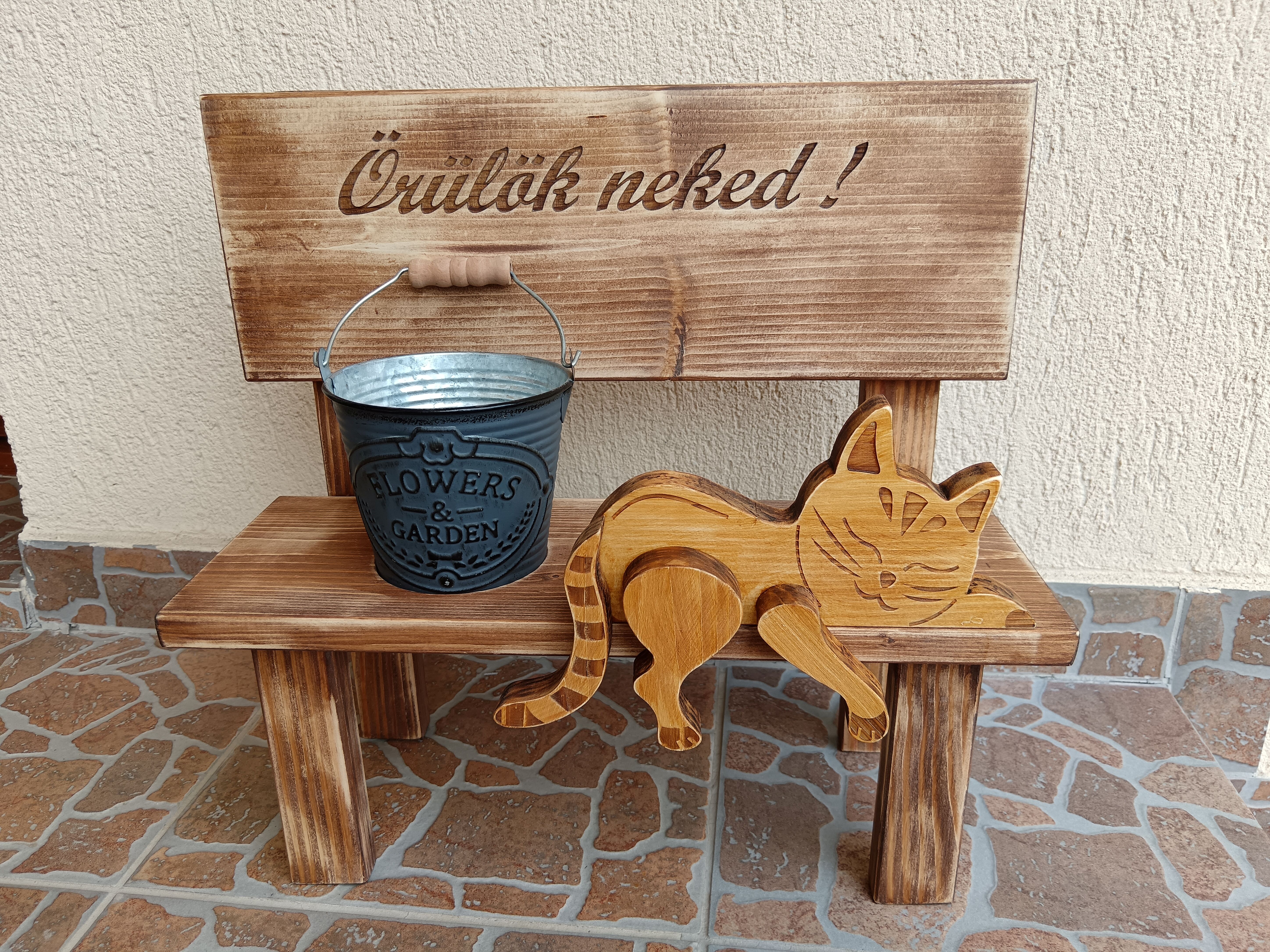 Cicás vírágtartó pad